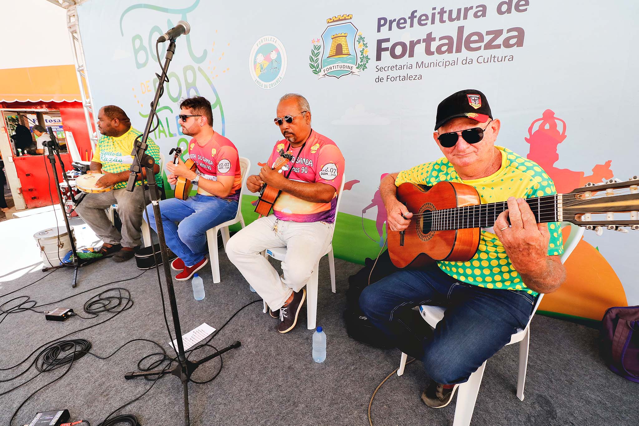 Grupo de chorinho se apresentam em palco do Bom de Fortaleza